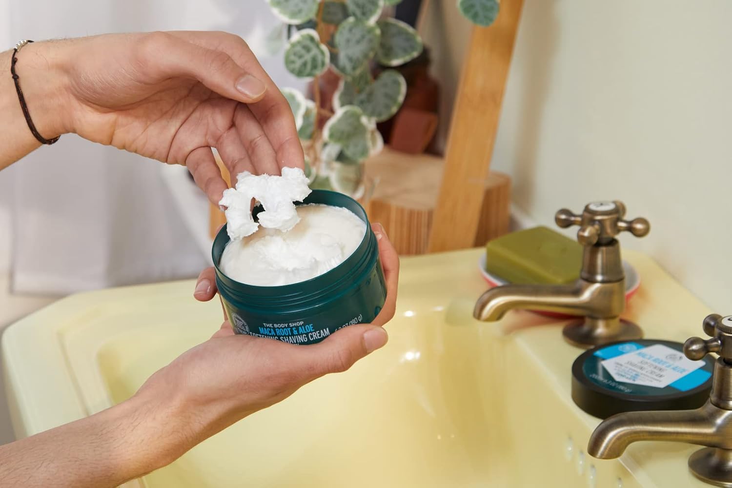 The Body Shop Maca Root & Aloe Shaving Cream – 200 ml